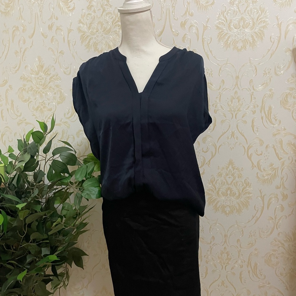 Loft EUC cute navy top in size SP